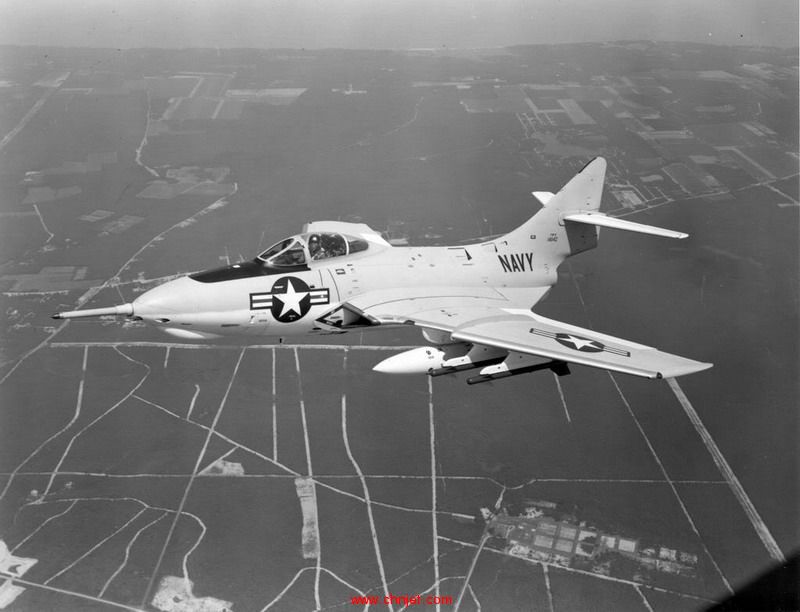 F9F-8-sidewinders.jpg