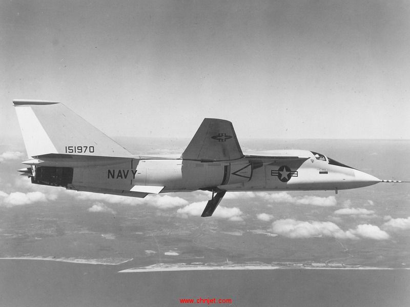 F-111B_prototype_in_flight_c1965.jpg