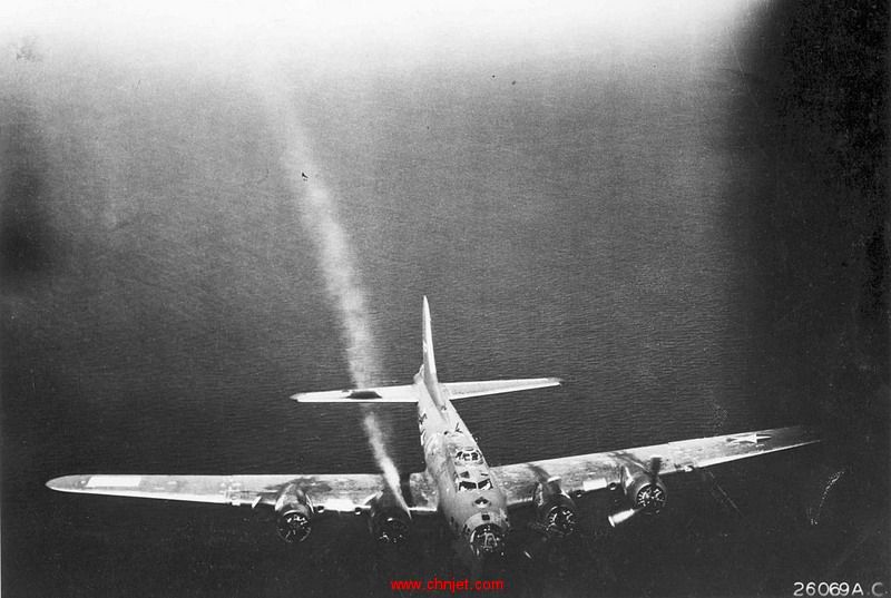 B-17_with_damaged_engine.jpg