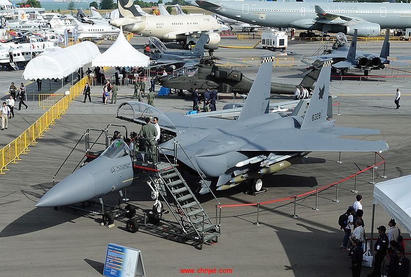 800px-Boeing_F-15SG_Strike_Eagle,_Singapore_-_Air_Force_JP7321018.jpg