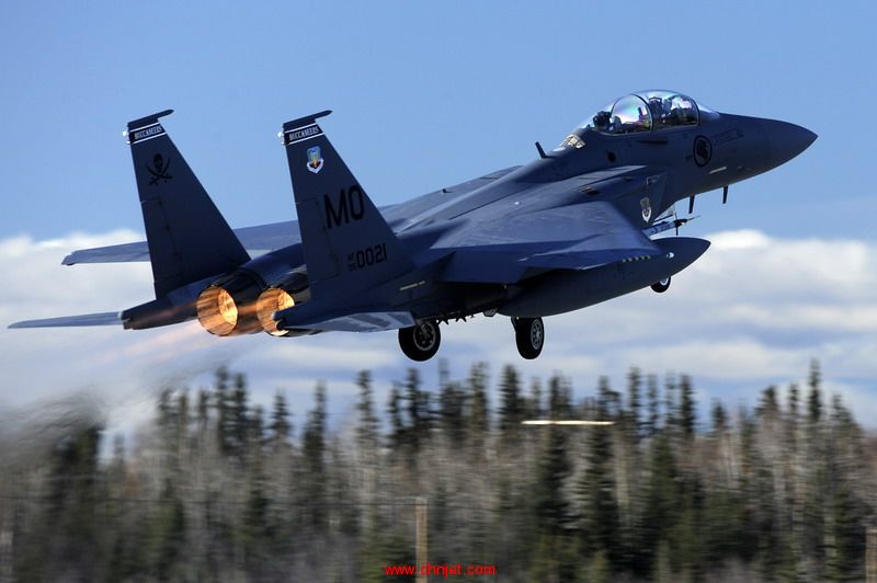 A_Singapore_air_force_F-15SG_Strike_Eagle_aircraft_takes_off_during_Red_Flag-Alaska_13-1_at_Eielson_Air_Force_Base.jpg