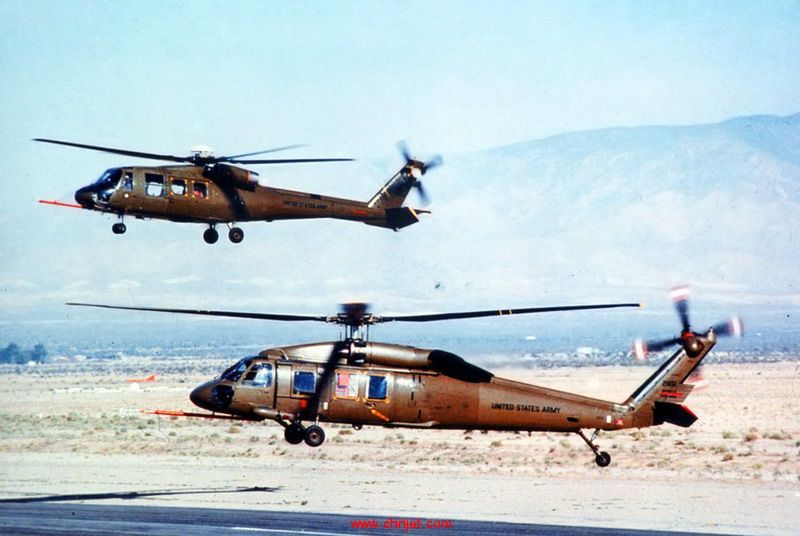 Sikorsky_YUH-60A_and_Boeing_Vertol_YUH-61A_flyoff.jpg