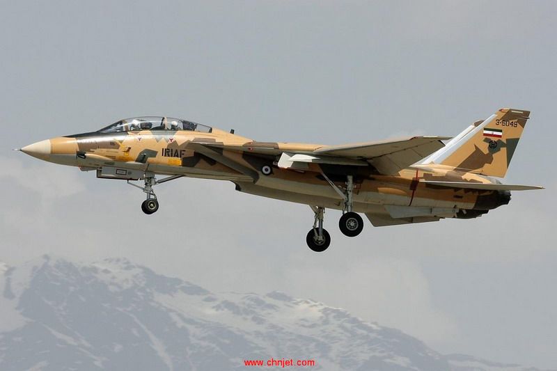 Iranian_AF_F-14_Tomcat_landing_at_Mehrabad_0.jpg