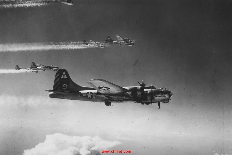 B-17G_15AF_Raid_97_bomb_group.jpg