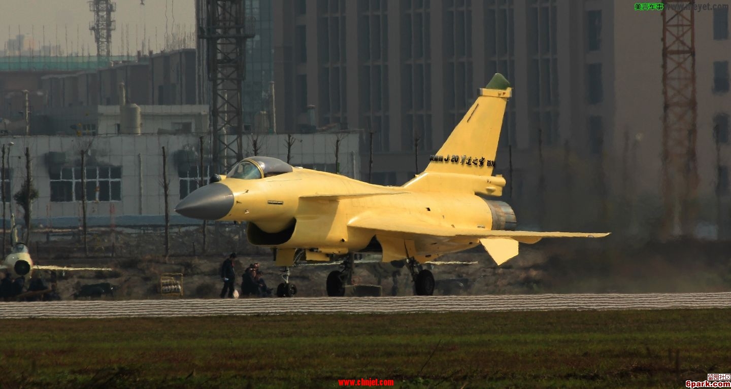 歼-10B战斗机2012年底新照片