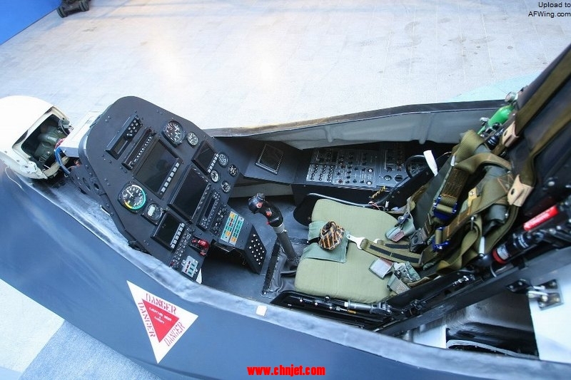 f313-cockpit.jpg