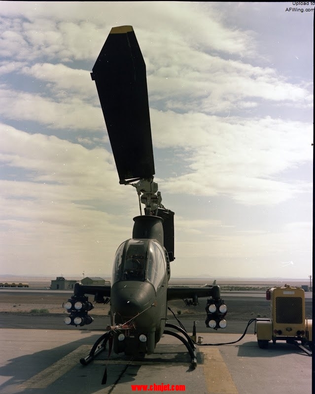 AH-1G%20with%20TOW-8%20small.jpg