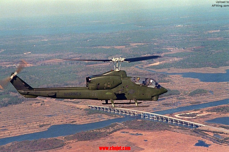 800px-AH-1T_HMA-269_in_flight_1982.jpg