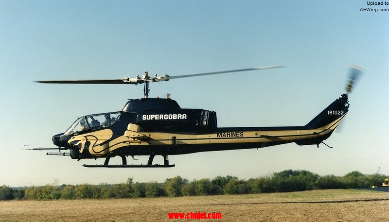 AH-1W026.jpg