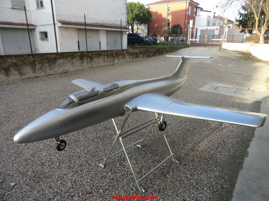 Aero L-29 Delfin涡喷模型飞机制作过程图片集 