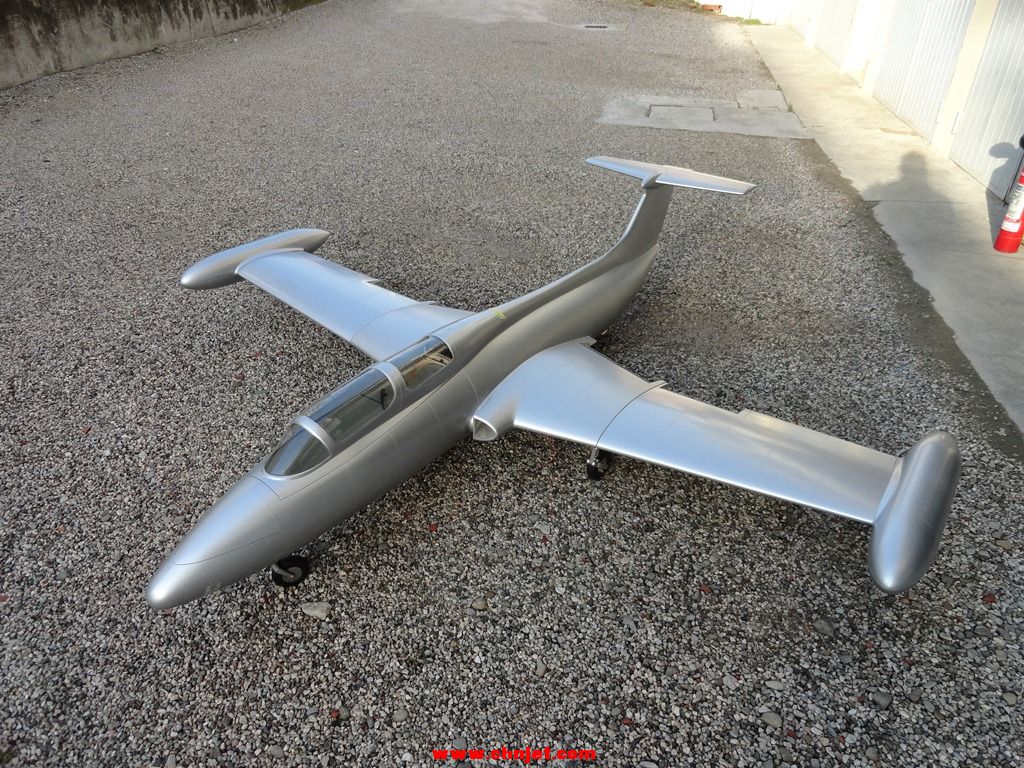 Aero L-29 Delfin涡喷模型飞机制作过程图片集