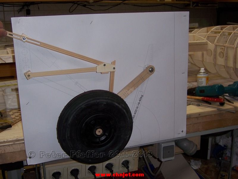 翼展5米多的B-17“空中堡垒”模型飞机制作过程