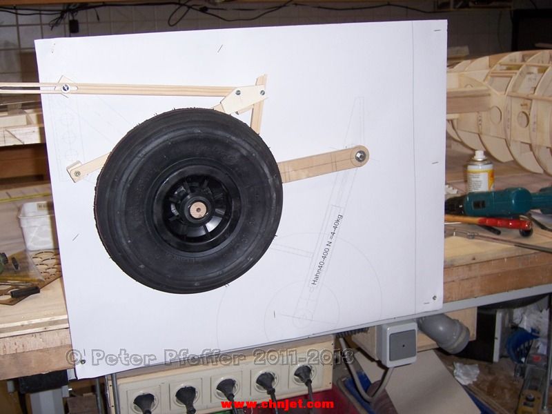 翼展5米多的B-17“空中堡垒”模型飞机制作过程