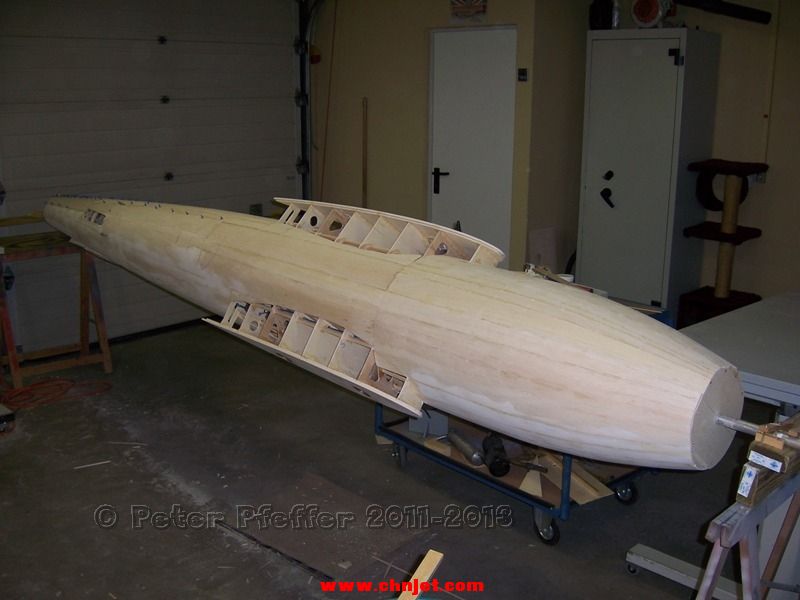 翼展5米多的B-17“空中堡垒”模型飞机制作过程 