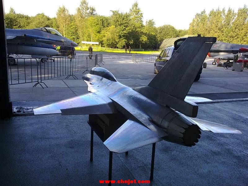 1:5比例F-16B涡喷模型飞机制作过程