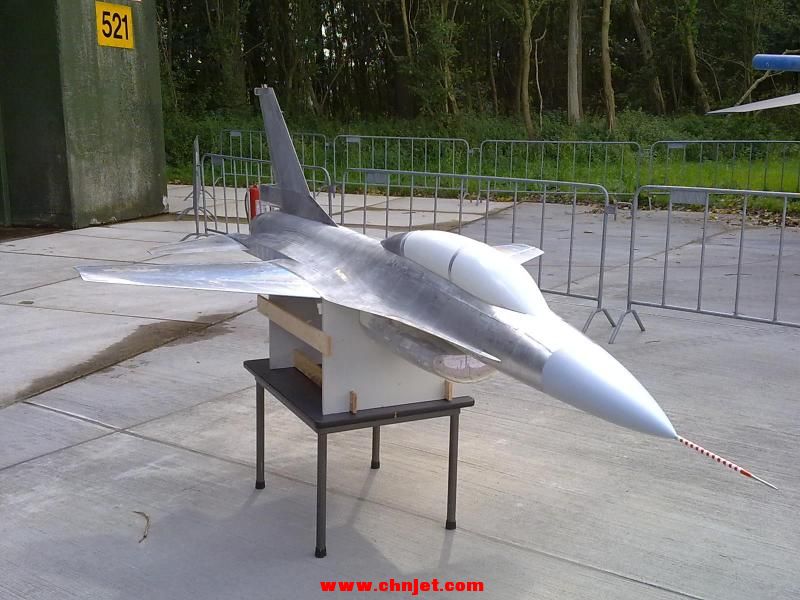 1:5比例F-16B涡喷模型飞机制作过程