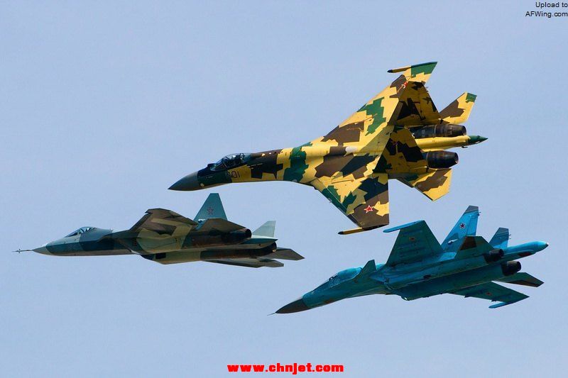 Sukhoi_Su-35S,_Su-34_and_T-50_flying_together.jpg