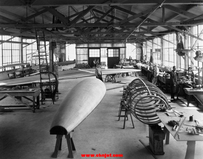 Lockheed-Vega-1-under-construction-at-Hollywood-California-1927-1.jpg