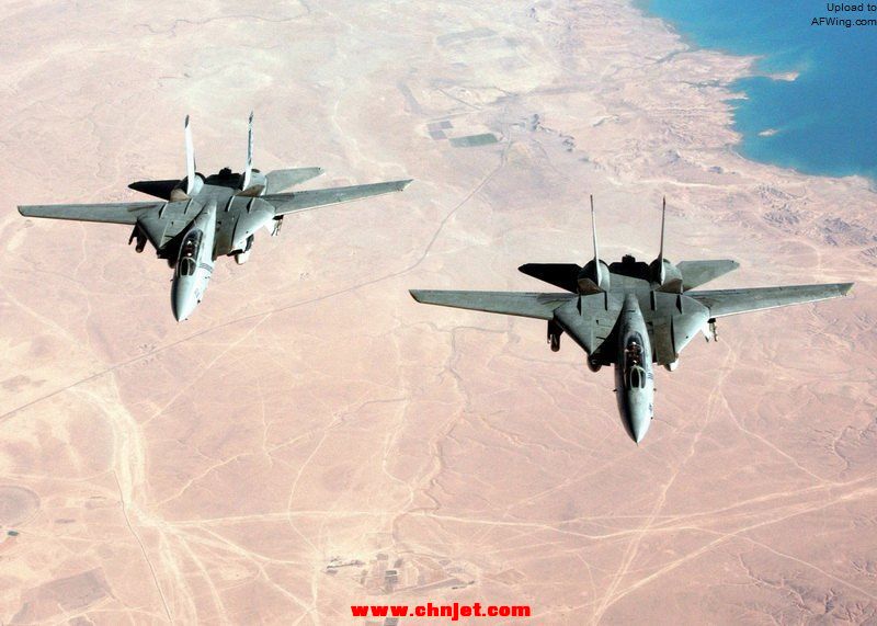 US_Navy_F-14B_Tomcat,_over_Iraq_%282184218552%29.jpg