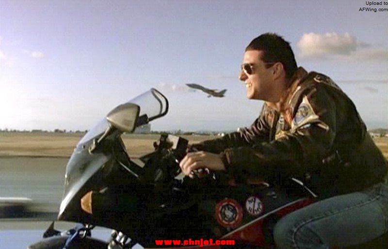 3-tom_cruise_motorcycle.jpg