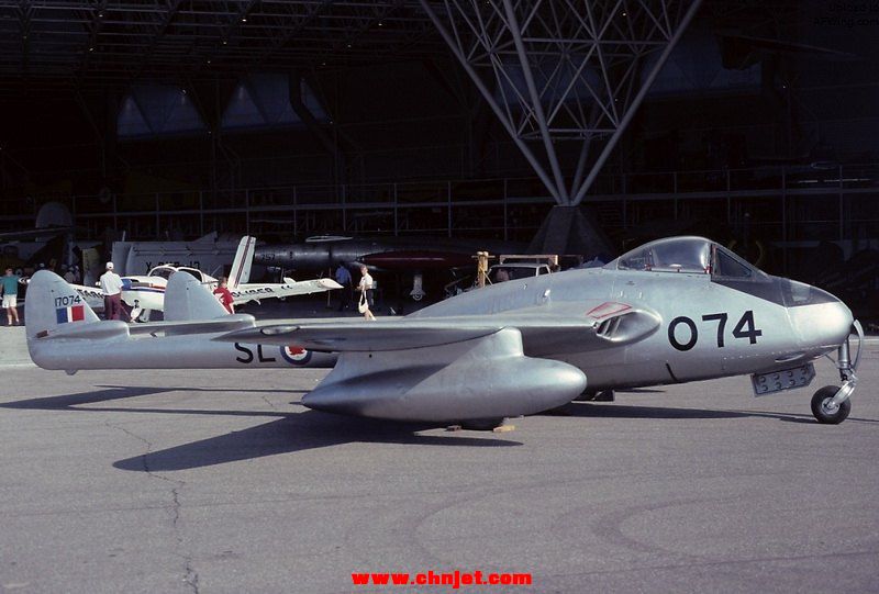 De_Havilland_Vampire_F3_%28DH-100%29,_Canada_-_Air_Force_AN1318228.jpg