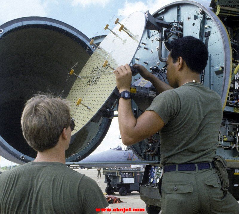 APG-63_radar_of_F-15_1985.jpg