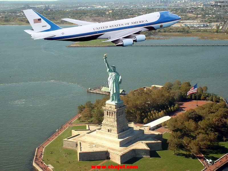 air_force_one_over_lady_liberty-658323.jpg