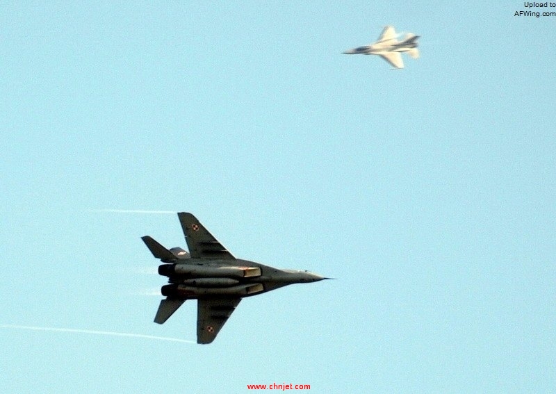 3365989_mig29-vs-f16_1_1.jpg