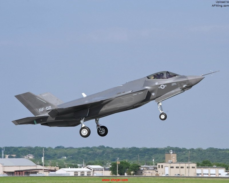 f35_af02firstflight_20100423.jpg