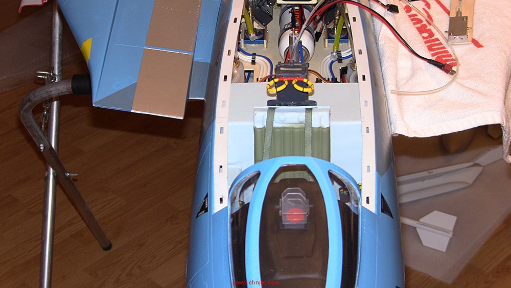 制作1:7比例F-14涡喷模型飞机
