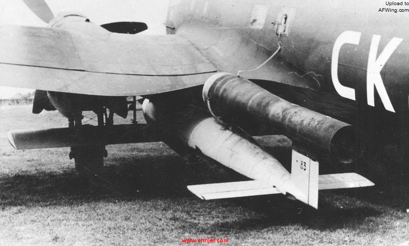 Fieseler_Fi103_debajo_de_un_Heinkel_111.jpg