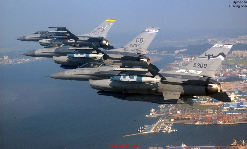 US_Air_National_Guard_F-16s_over_Kunsan_ROK.jpg