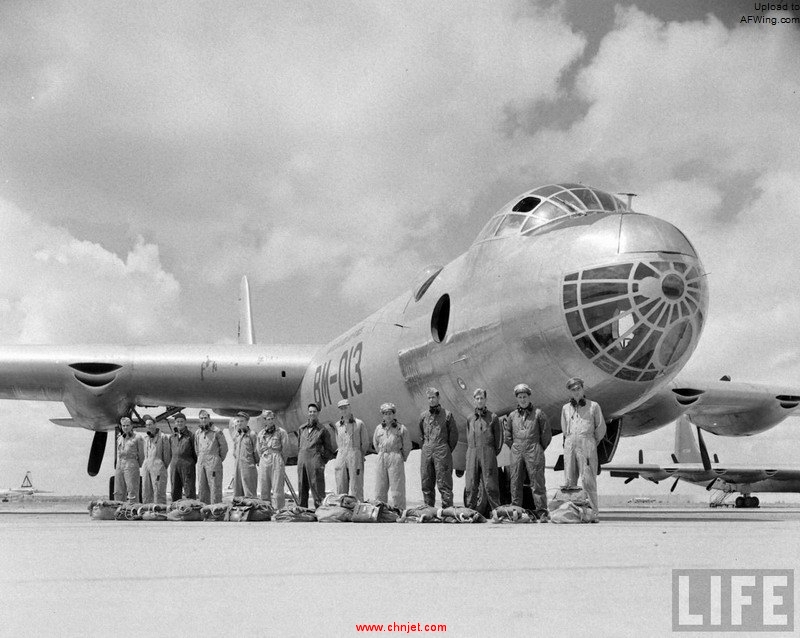 Convair-B-36A-10-CF-Peacemaker-44-92013-with-flight-crew-of-13.jpg