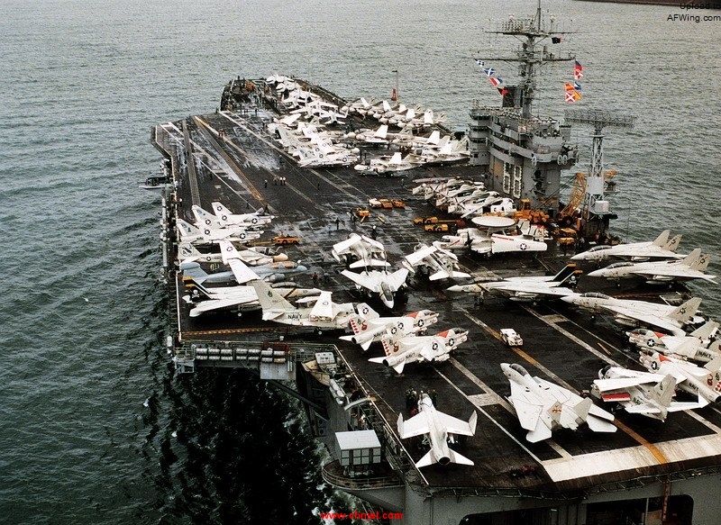 USS_Nimitz_%28CVN-68%29_returning_to_Norfolk_1981.jpg