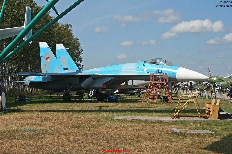 Sukhoi_T-10_Flanker-A_10_blue_9987131666.jpg