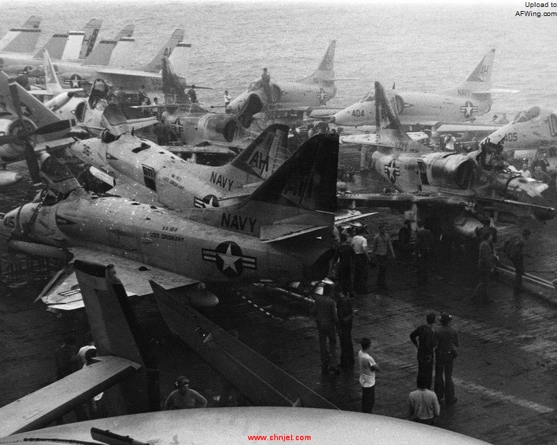 USS_Oriskany_%28CVA-34%29_fire_1966_A-4s_on_flight_deck.jpg