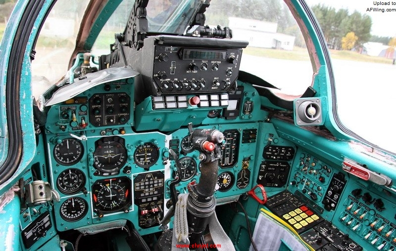 Cockpit_of_Mikoyan-Gurevich_MiG-31-2.jpg