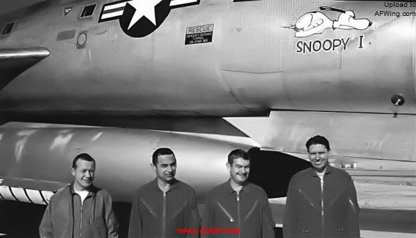 Engenheiros-da-Hughes-Aircraft-envolvidos-no-programa-de-testes-a-bordo-do-Snoopy-I-Jim-Eastham-Collection-600x344.jpg