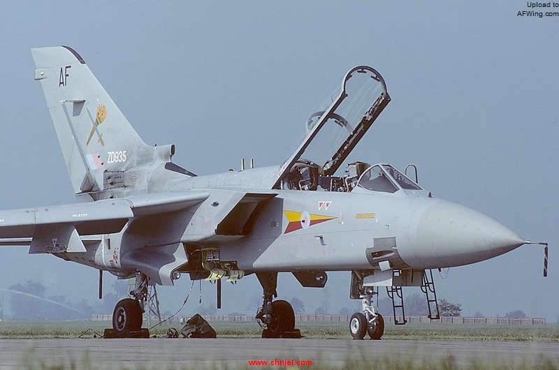 Panavia_Tornado_F2%28T%29,_UK_-_Air_Force_AN1468496.jpg