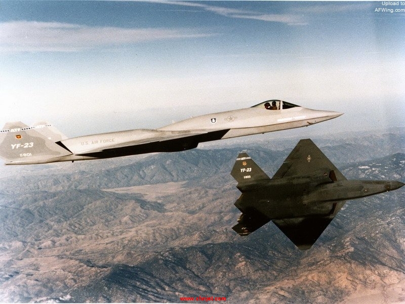 Both_YF-23s_in_flight.jpg