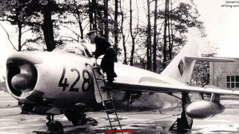 mig-17pf-ddr-circa-1970-1.jpg