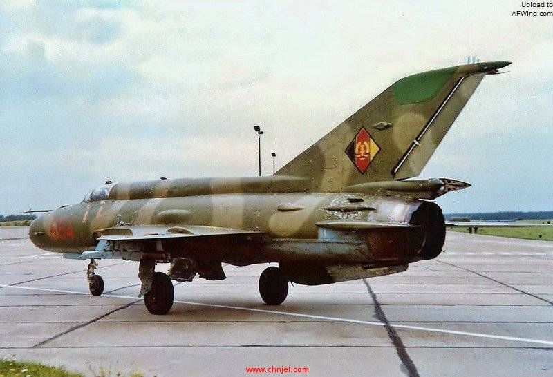 gdr_mig21mf664jg1holzdorf26sep90.jpg