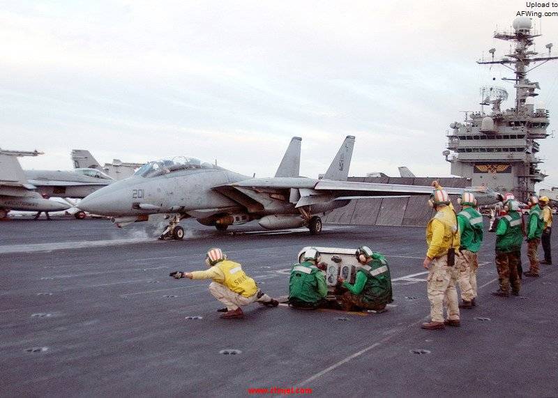 F-14_Tomcat_readies.jpg