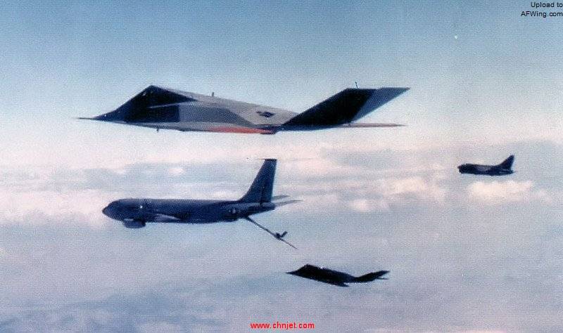 4450th_Tactical_Group_F-117_A-7D_Refueling.jpg