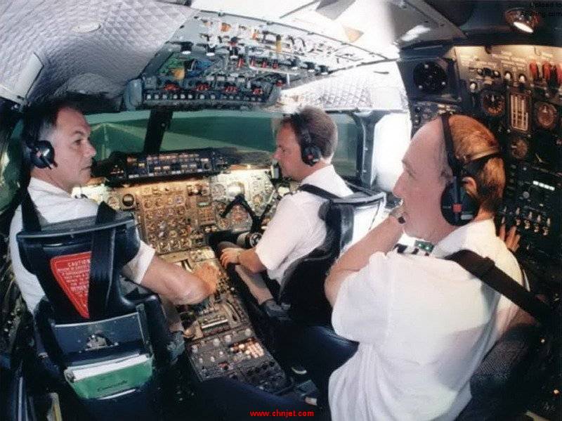 British-Airways-Concorde-flight-deck.jpg