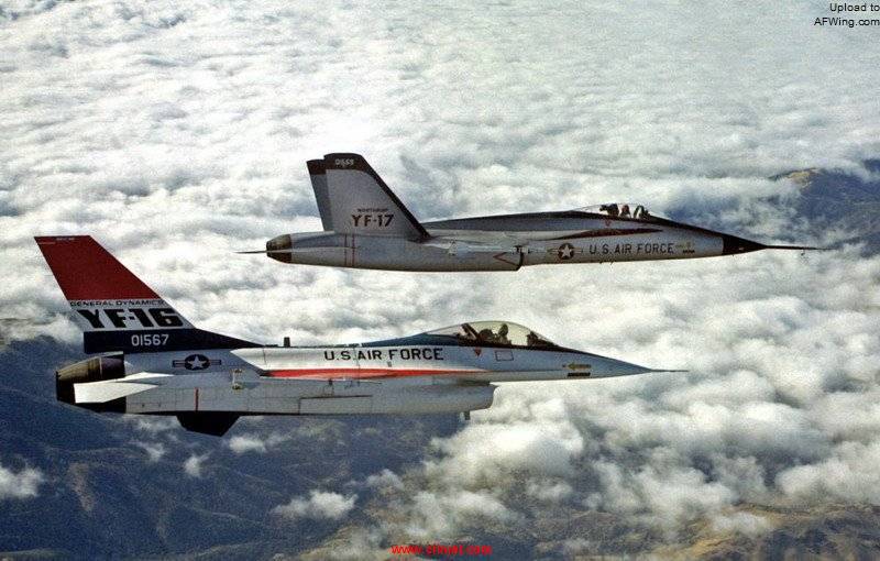 YF-16_and_YF-17_in_flight_2_Wiki.jpg