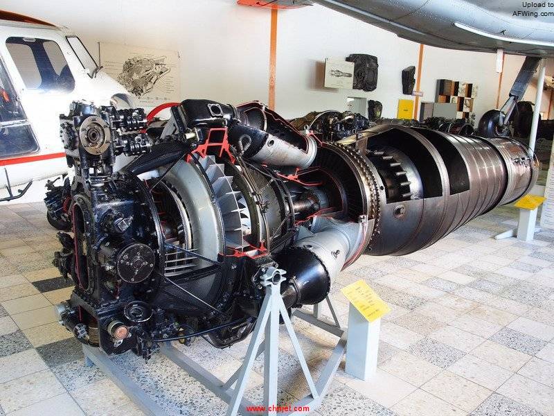 Klimov_VK-1F_engine_used_in_MiG17_pic1.jpg