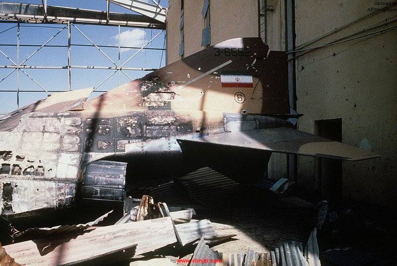 F-4E_IRIAF_wreck_at_Tallil_AB_Iraq_1991.jpg