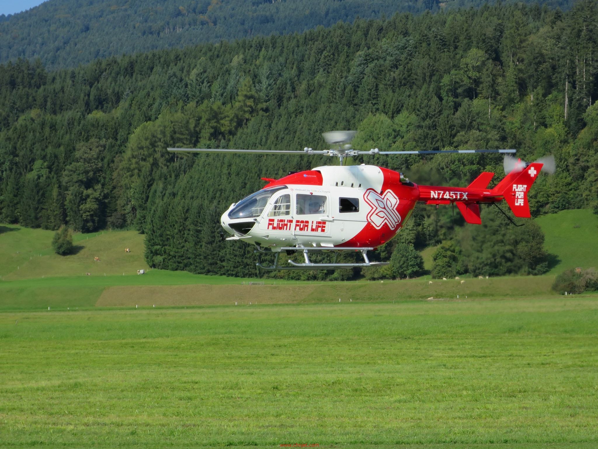 Heli-Factory的Airbus EC 145模型直升机