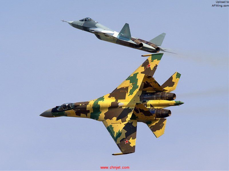 Sukhoi_Su-35BM_and_Sukhoi_T-50_Belyakov.jpg